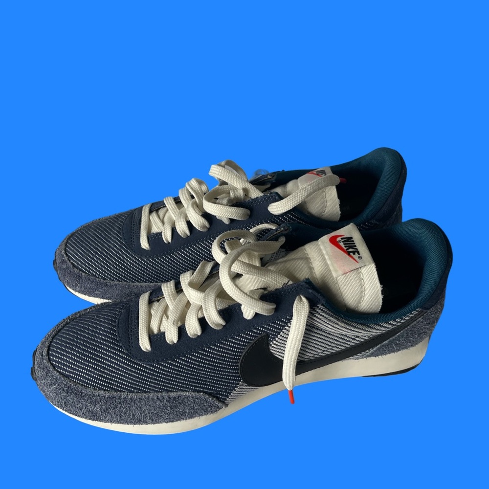 NIKE WAFFLE SNEAKERS IN GREAT CONDITION - LIKE NEW